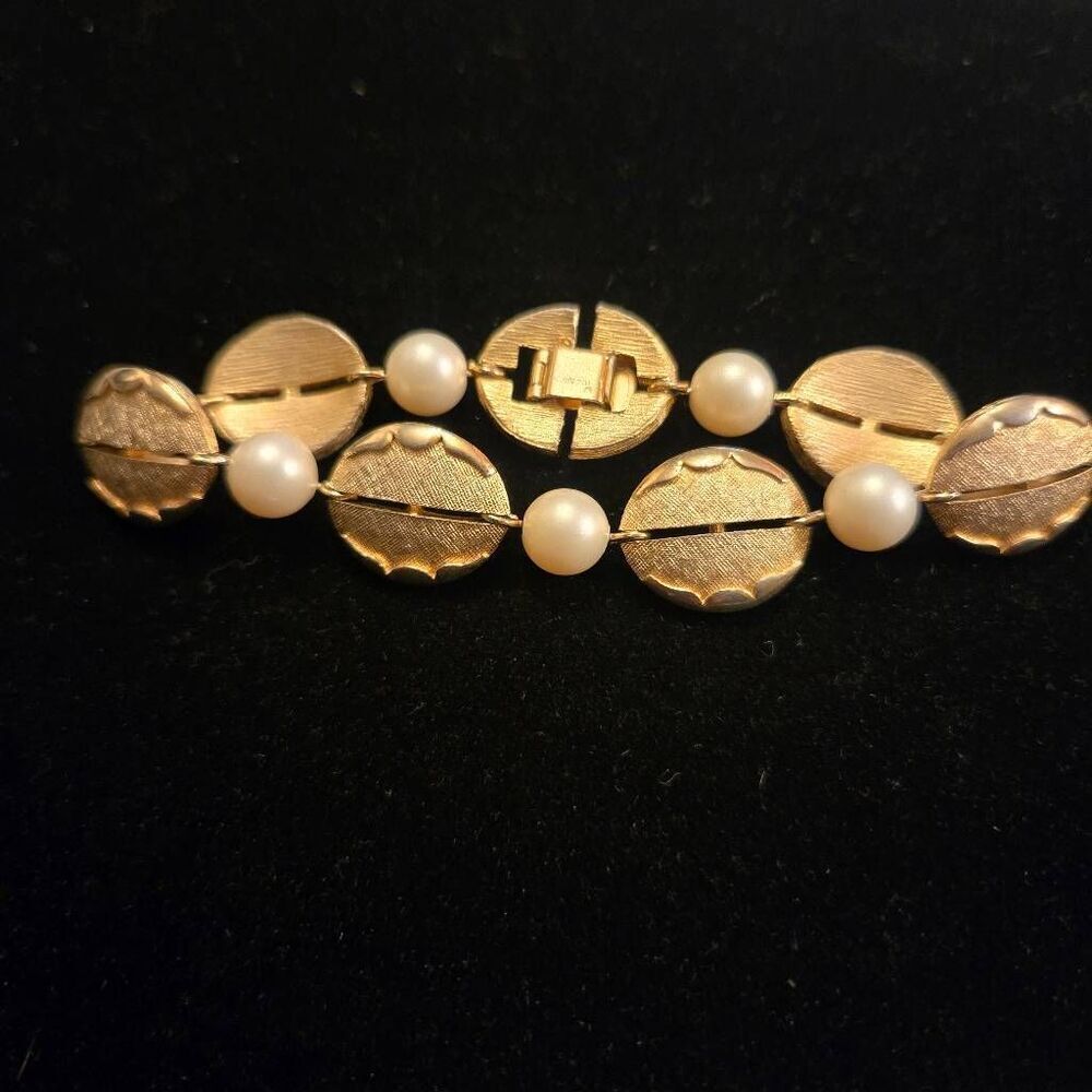 Vintage Pearl + Brushed Gold Disc Bracelet